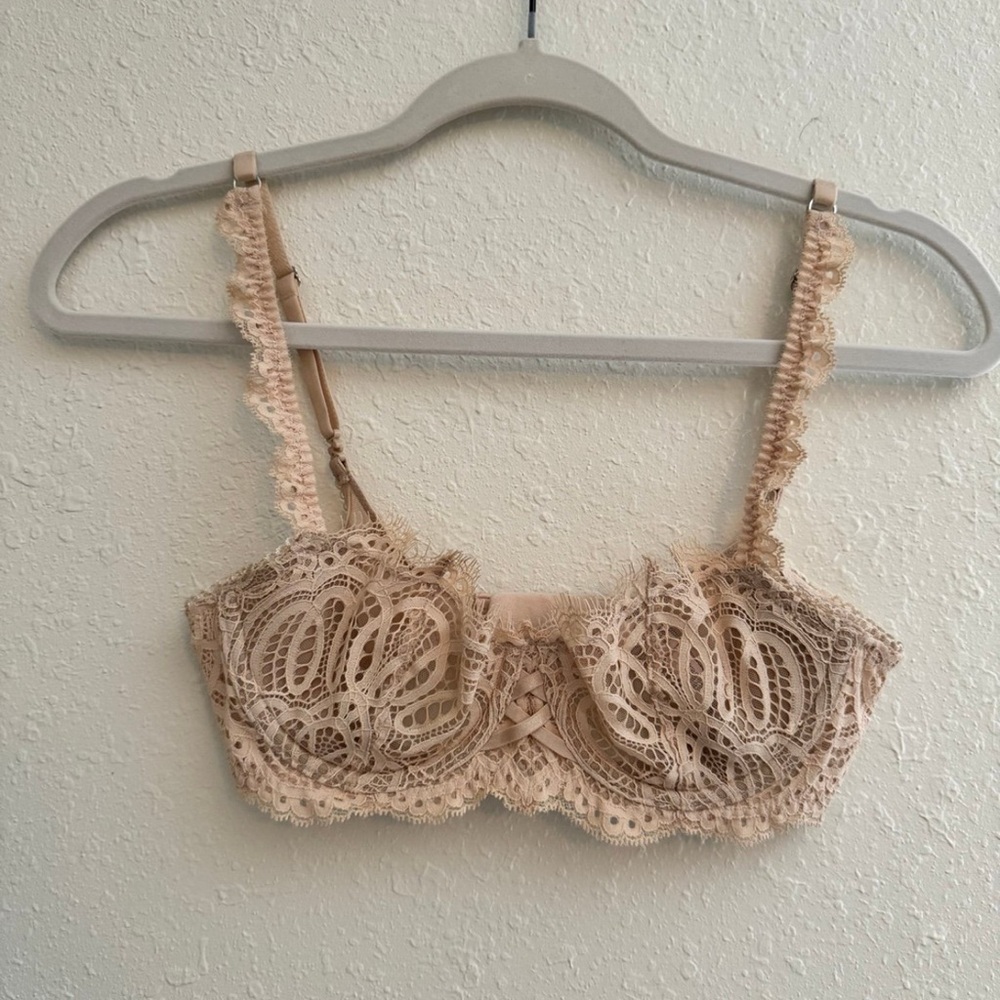 Victoria's Secret Dream Angels 32C push up Lace Bra in Tan